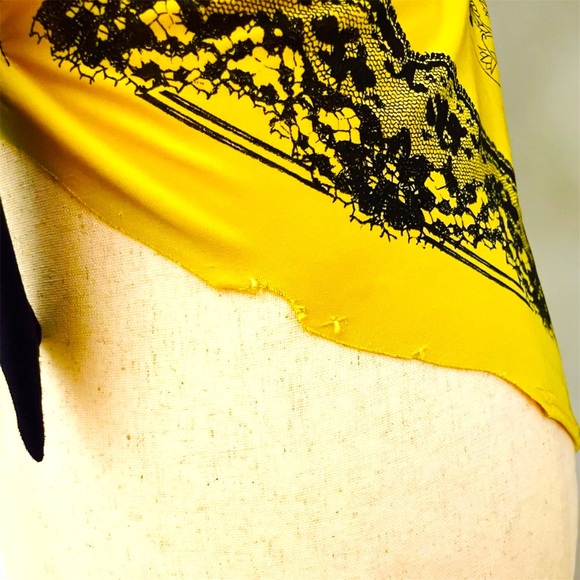 women’s yellow bandana halter top with metal embellishment, SIZE S - Picture 10 of 10